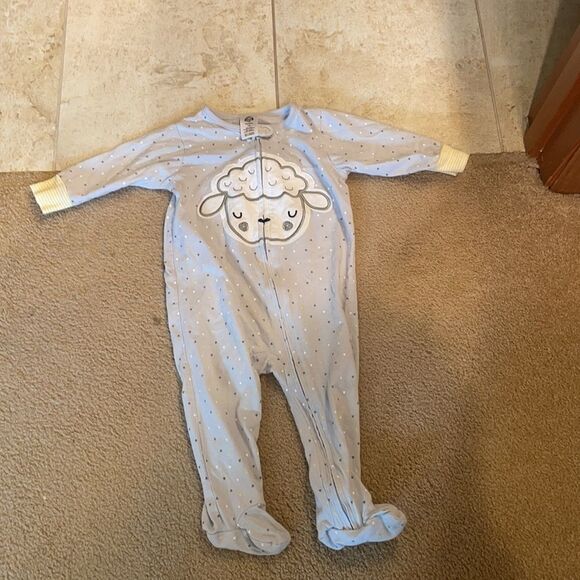 3/$15 Gerber babies pj onesie - Picture 2 of 8